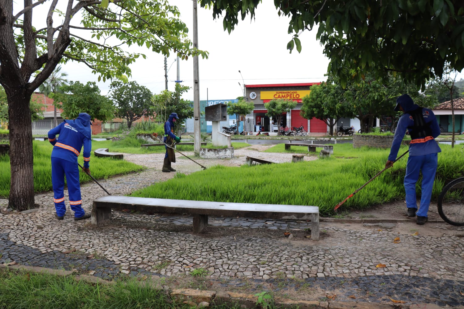 Prefeitura amplia serviços de limpeza urbana com período de chuva intensa